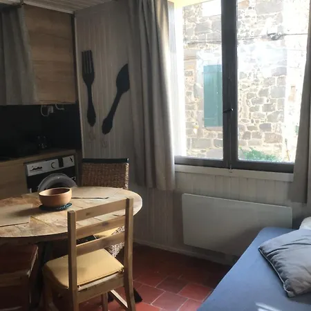 La Pierre De Lave La Placette Agde